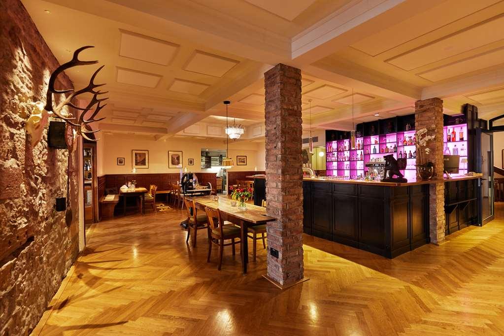 Hotel Zum Roten Baeren Freiburg Restoran fotoğraf
